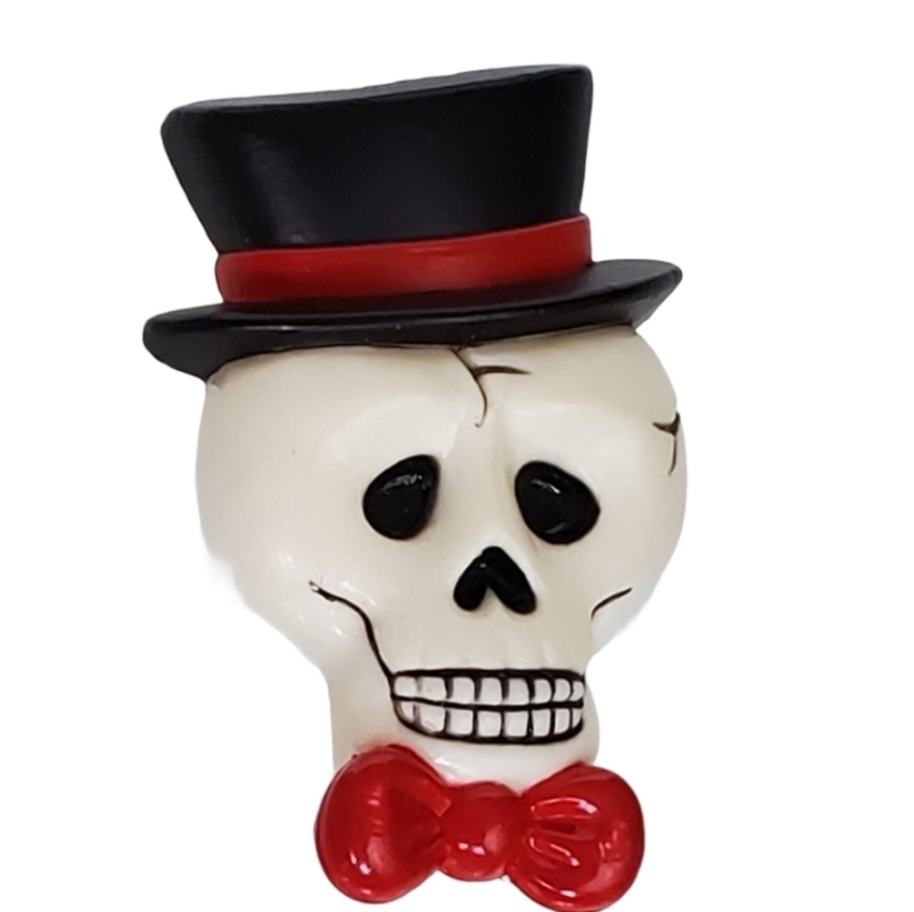 Russ Skull Halloween plastic pin Brooch 2" white black red *